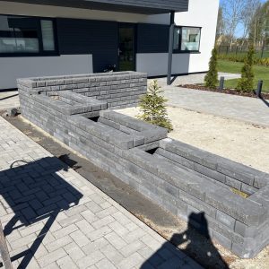 lillekast-kividest-eramaja